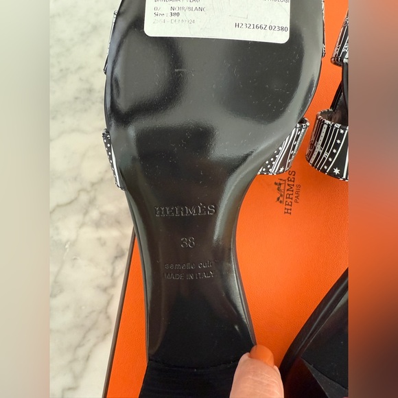 Hermes Oasis "Astrologie Bandana" Black and White Calfskin Veau Imprime Noir 38 - Picture 11 of 16